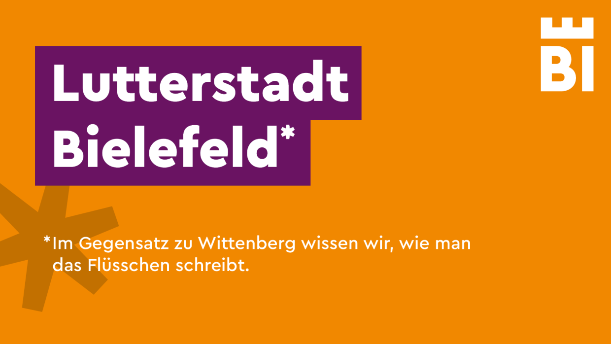Ironisches Zitat über Bielefeld auf orangenem Hintergrund.