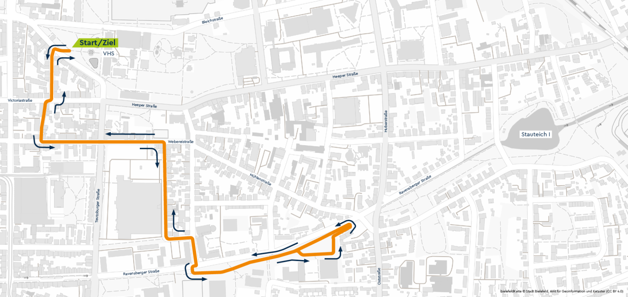 Straßenkarte mit markierter Route in Orange auf Stadtplan.