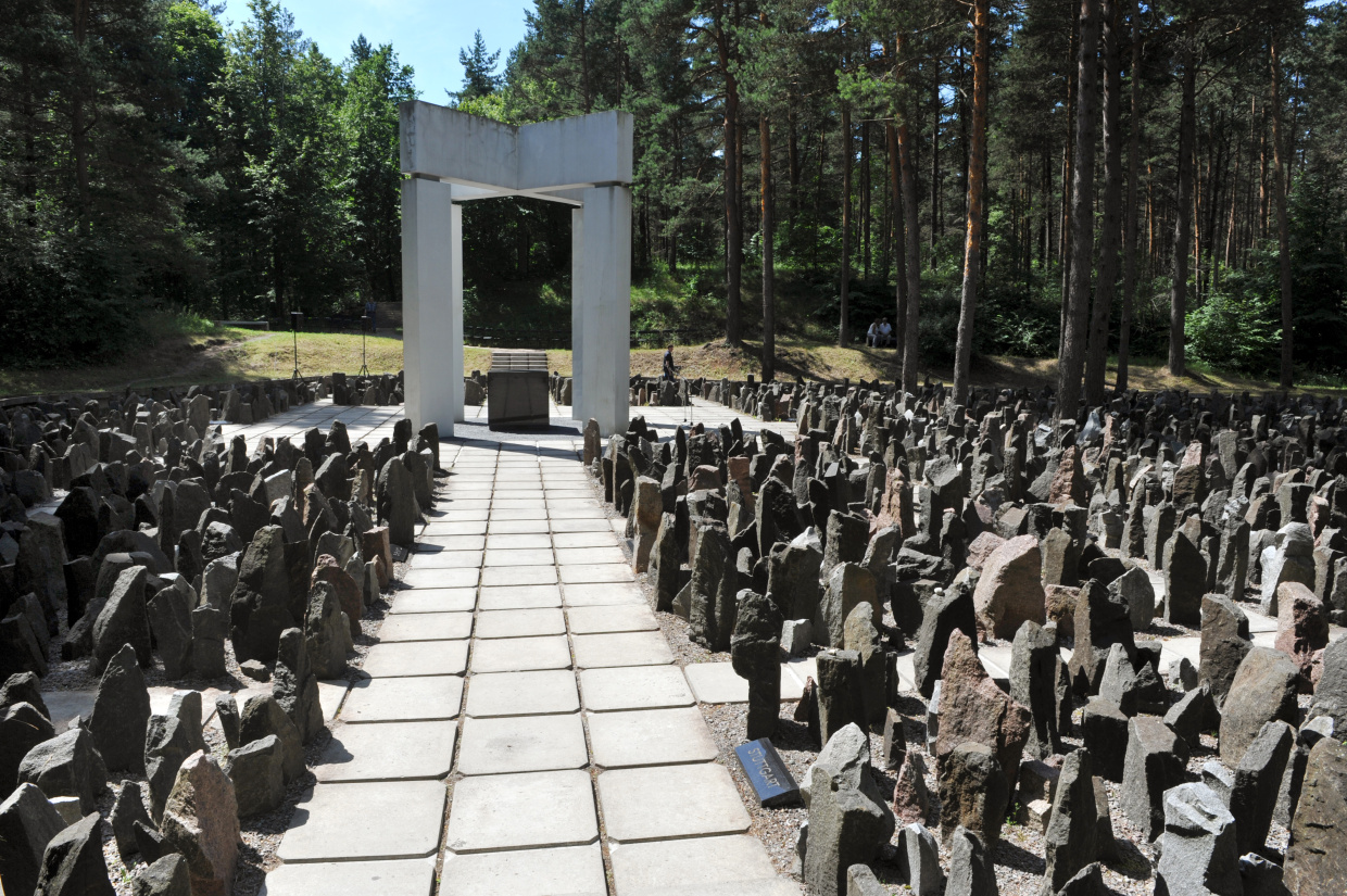 Gedenkstaette im Wald von Riga Bikernieki Volksbund
