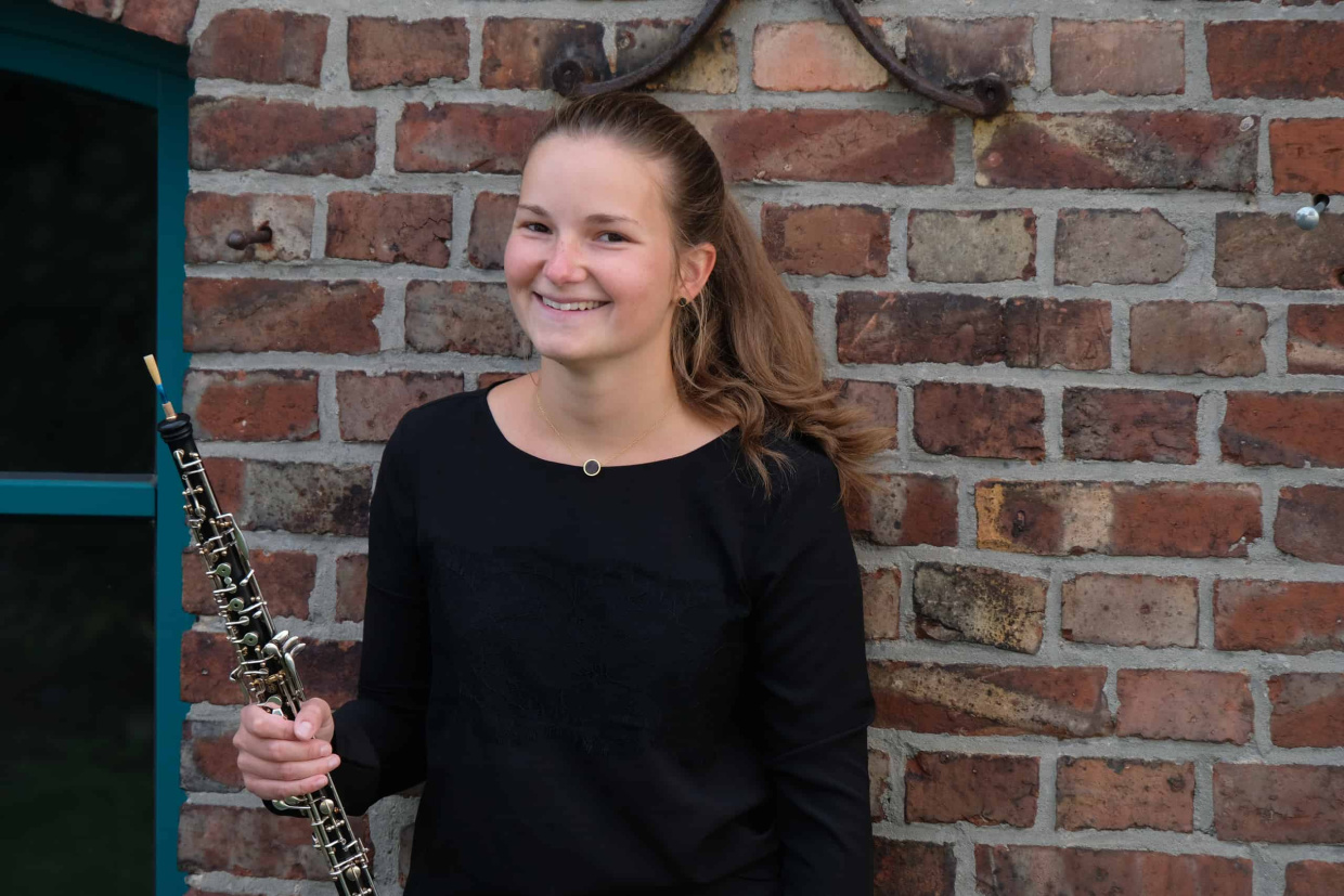Musikerin mit Oboe