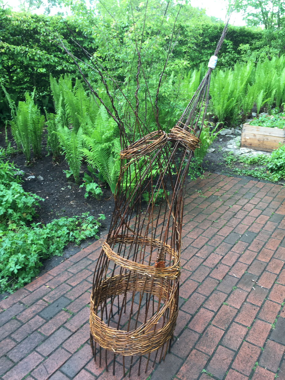 Staudenhilfe aus Weidenruten