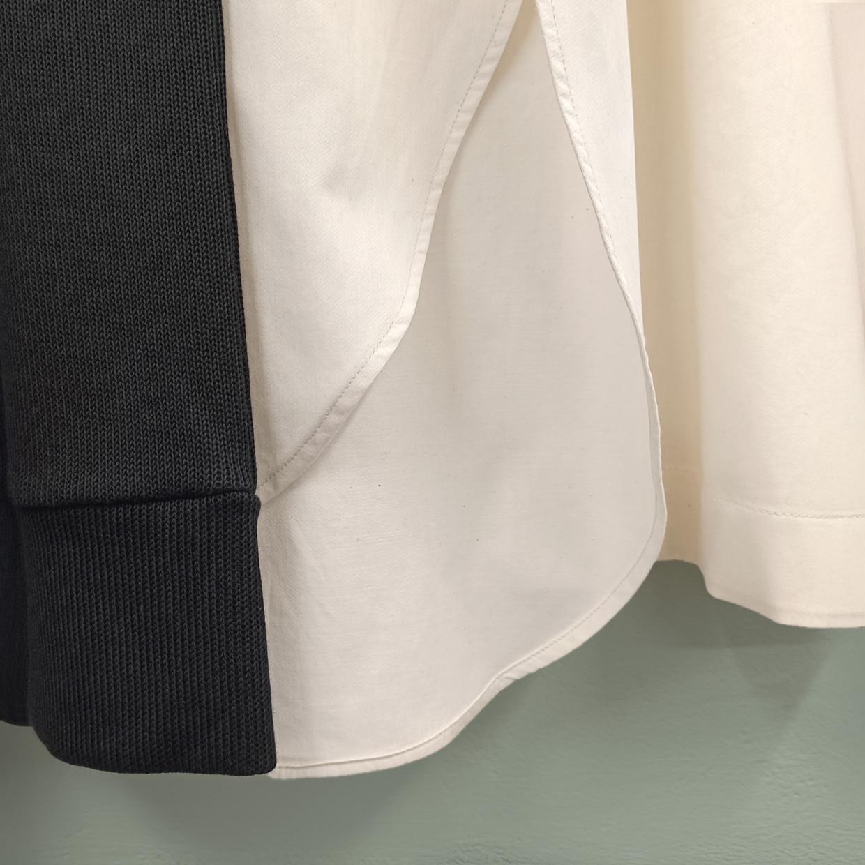 Detailaufnahme von 3 unterschiedlich verarbeiteten Säumen.