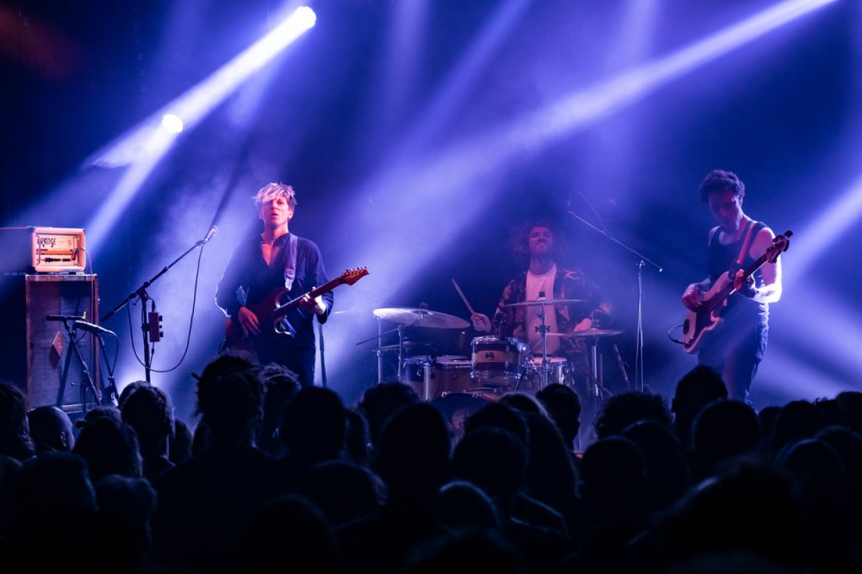 Foto eines Auftritts der Band Baron Krâne