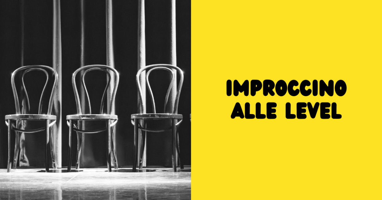 drei Stühle nebeneinander auf einer Bühne, daneben der Schriftzug Improccino - alle Level