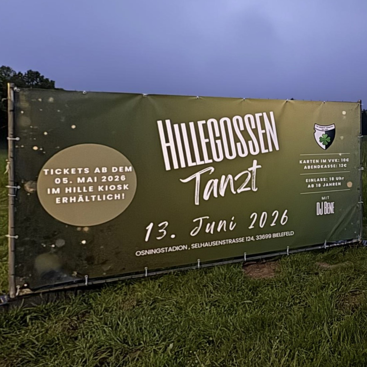 Veranstaltungsbanner für das Stadionfest „Hillegossen tanzt!“