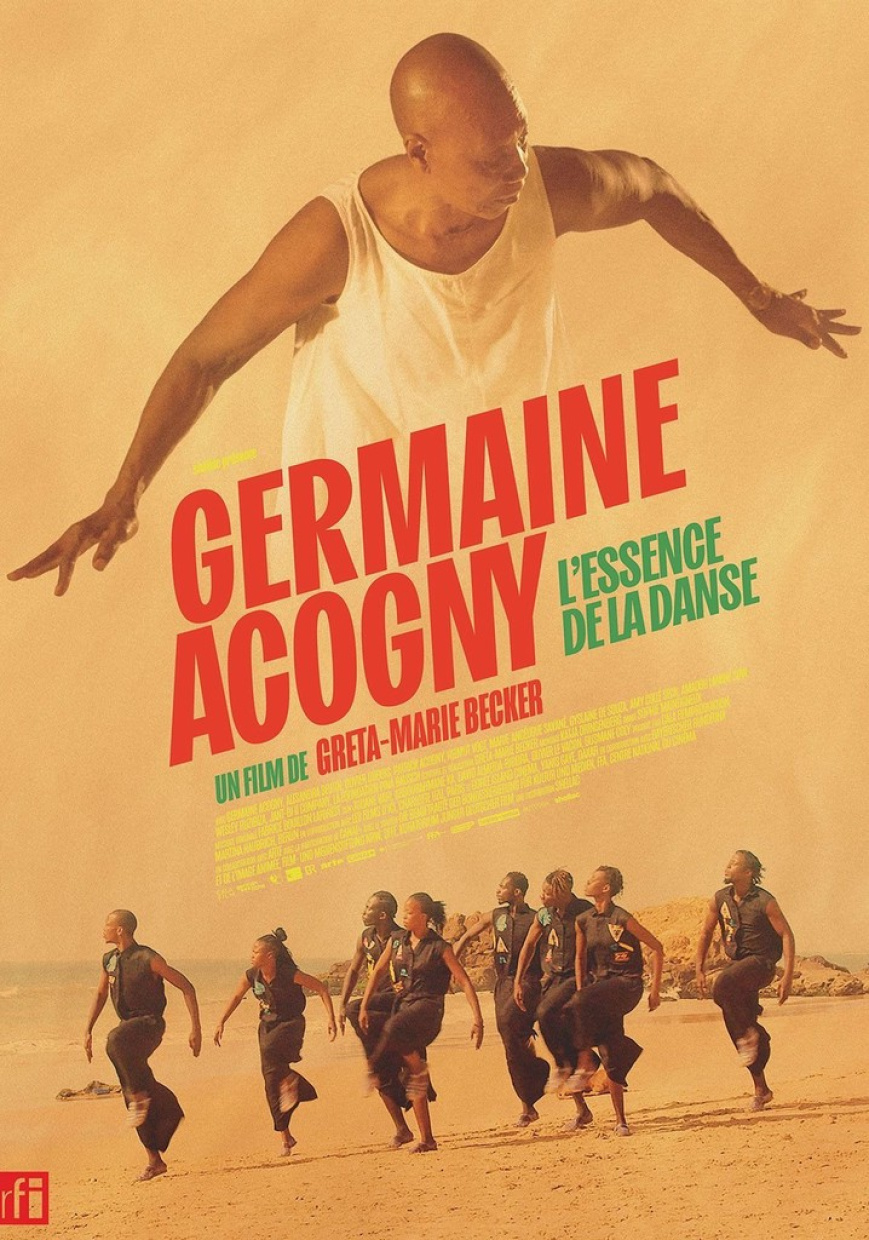 Filmplakat mit Schriftzug GERMAINE ACOGNY, Tänzer:innen am Strand im unteren Bereich