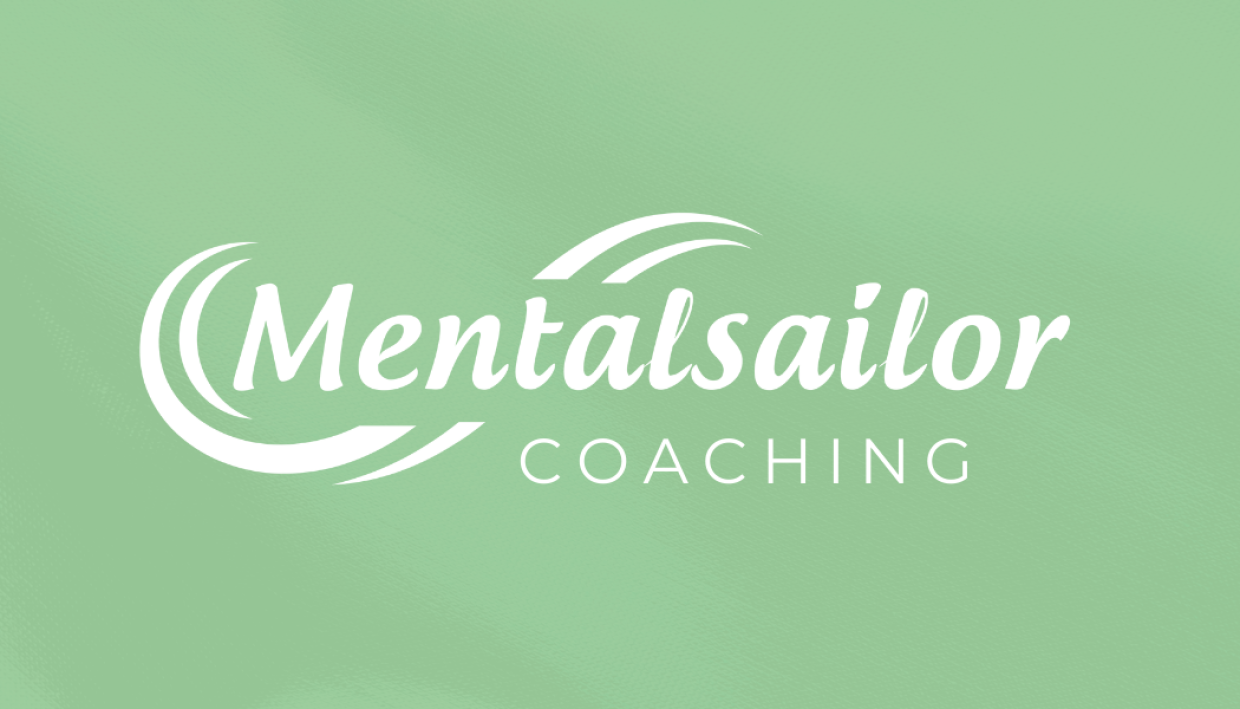 Weißes Logo mit Aufschrift ,Mentalsailor' auf grünen Grund