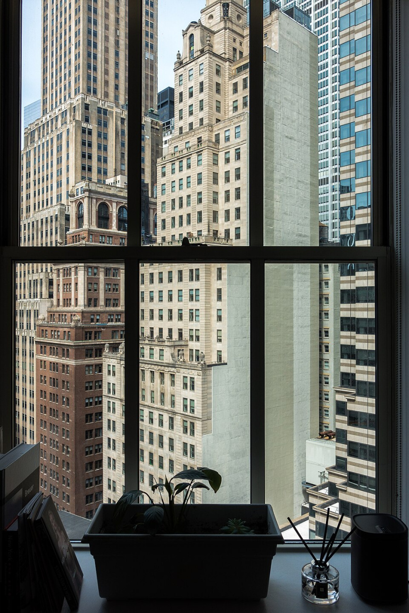 Blick auf Manhattan, eingebettet zwischen Türmen