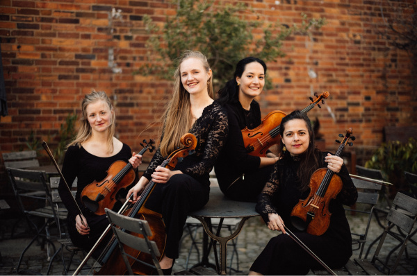 Iris Günther (Violine), Karolin Spegg (Violoncello), Leonie Flaksman (Violine), Francesca Rivinius (Viola)