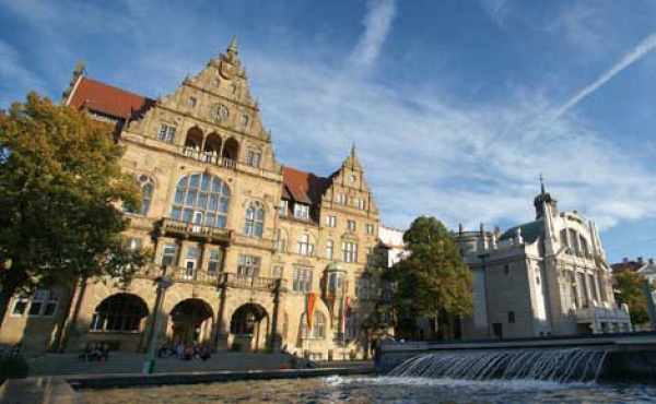 Altes Rathaus und Stadttheater (Foto: Topel)