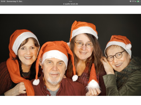 Die Band Devinas begleitet das Weihnachtslieder-Singen