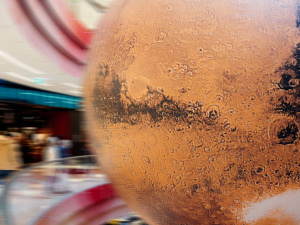 Eine Nahaufnahme des Mars-Modells.